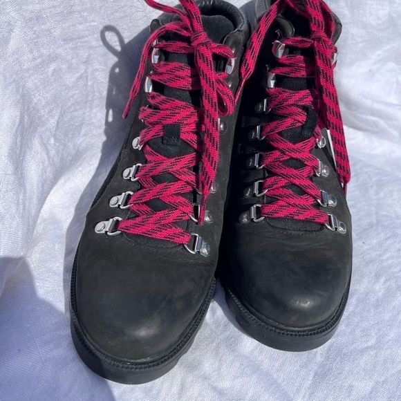 SOREL boots  - Picture 2 of 11